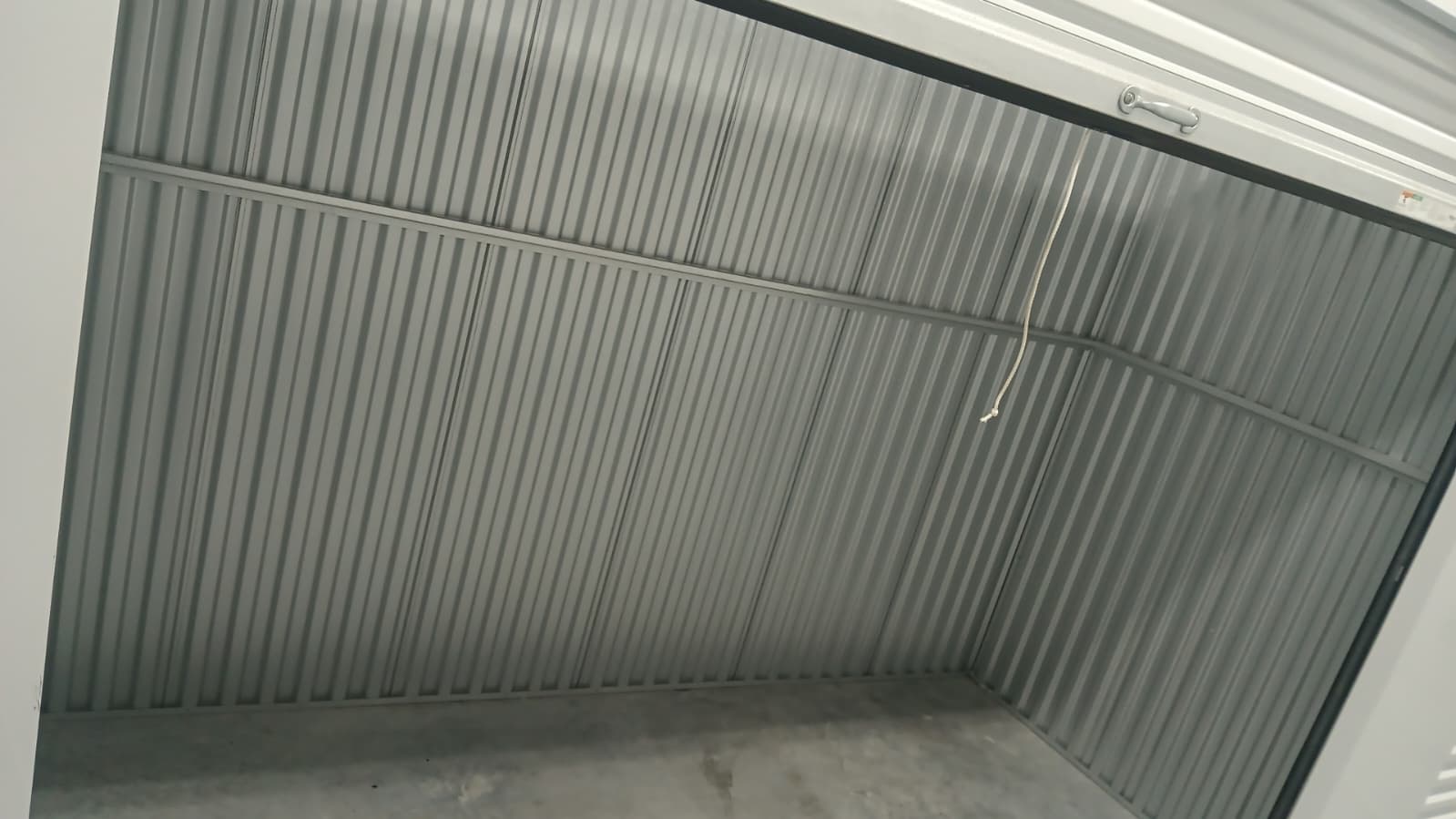 Breakroom and kitchen cleaning for an office building